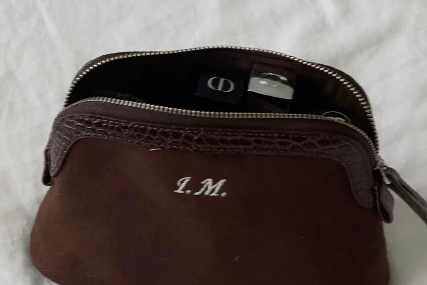 Best Cosmetic Bags for Makeup Artists 2026 — Bulk cosmetic bag production detail