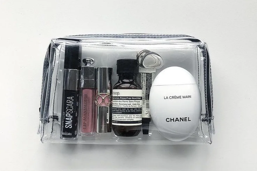 Branding and logo application on Cosmetic Bag Manufacturing guide — Bulk cosmetic bag production detail