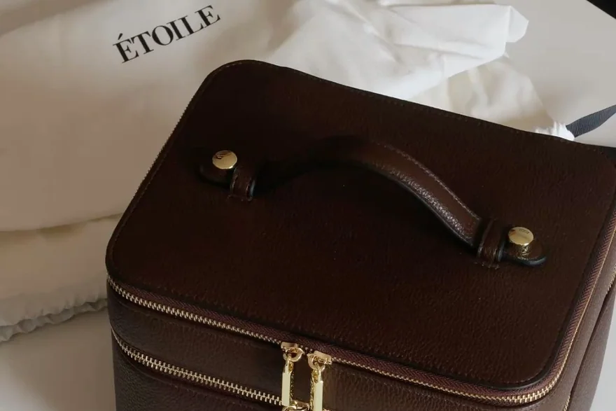 Cosmetic Bag with Matching Luggage — Bulk cosmetic bag production detail