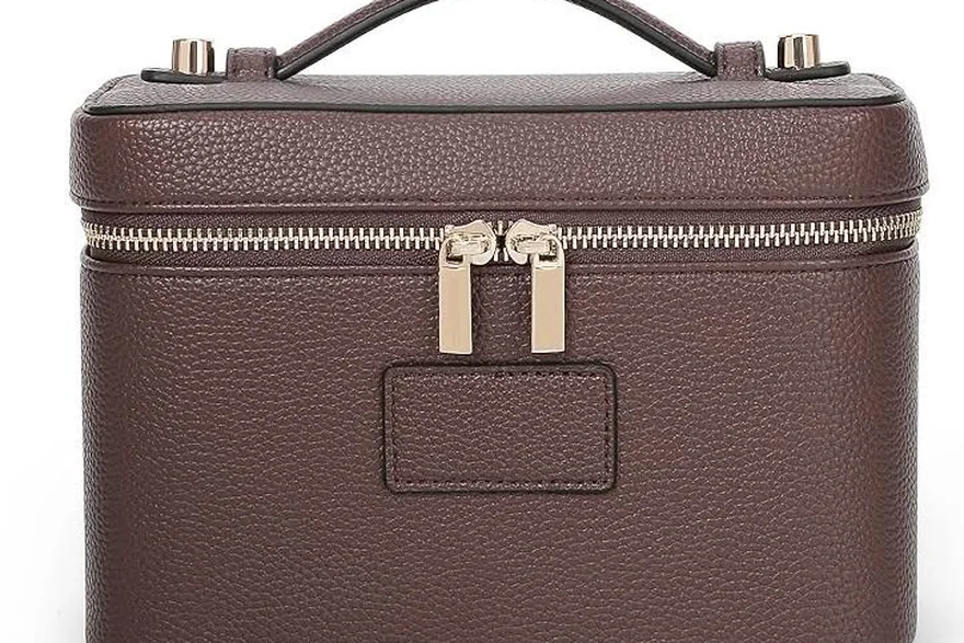 Custom Cosmetic Bag Design File Requirements — Bulk cosmetic bag production detail