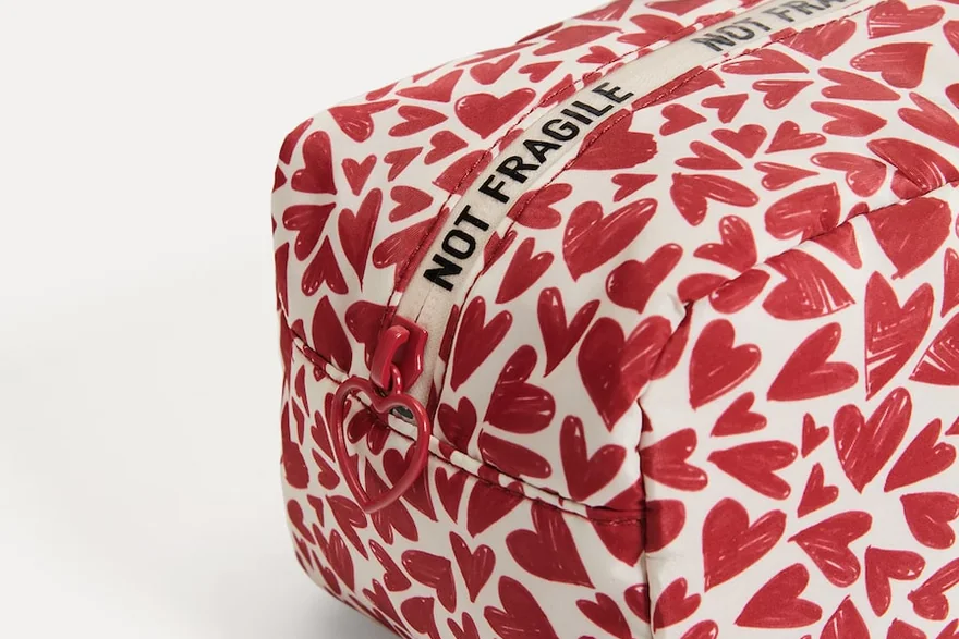 Handle vs Strap vs Hanging Hook — Toiletry bag and cosmetic pouch specification
