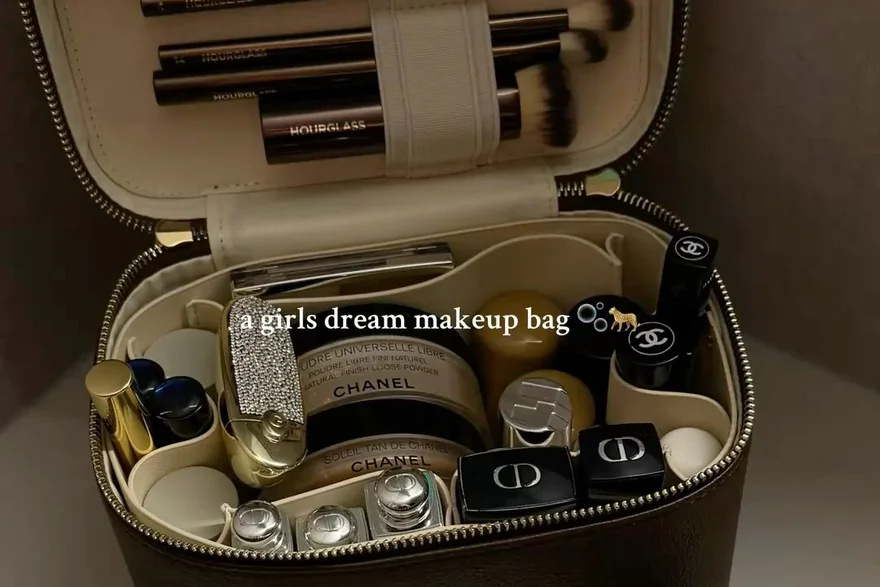 How to Pack a Cosmetic Bag — Custom cosmetic bag and makeup bag programme