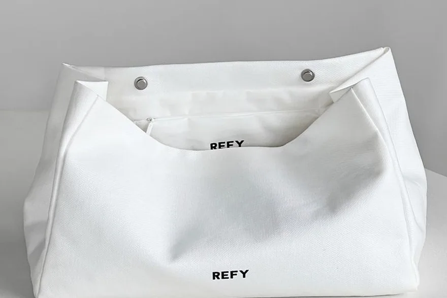How to Remove Makeup Stains from Cosmetic Bags — Bulk cosmetic bag production detail