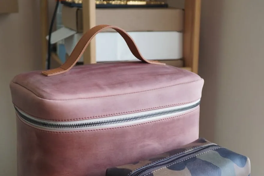 Makeup Bag with Carrying Handle — Toiletry bag and cosmetic pouch specification