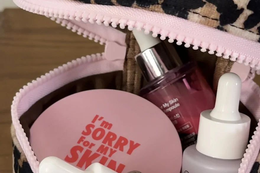 Smart Cosmetic Bags with LED Mirror — Custom cosmetic bag and makeup bag programme