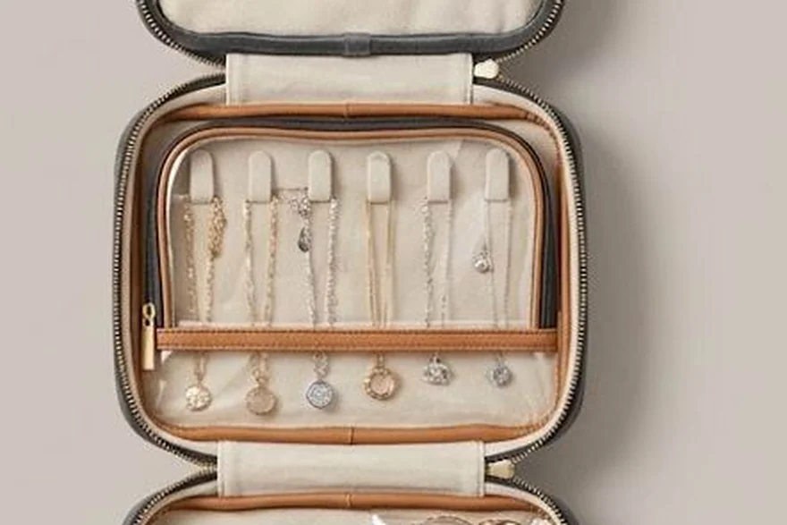 Tariff & Trade Policy Impact on Cosmetic Bag Sourcing — Beauty bag material and construction detail
