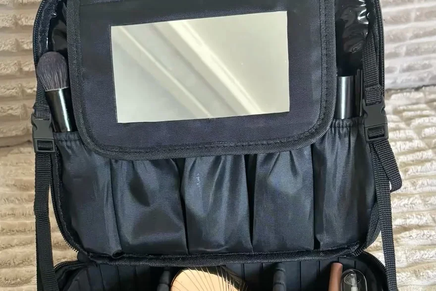 Toiletry Bags for Business Travelers — Toiletry bag and cosmetic pouch specification