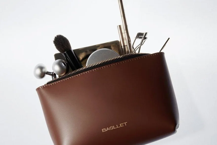 Valentine's Day Makeup Bags — Bulk cosmetic bag production detail